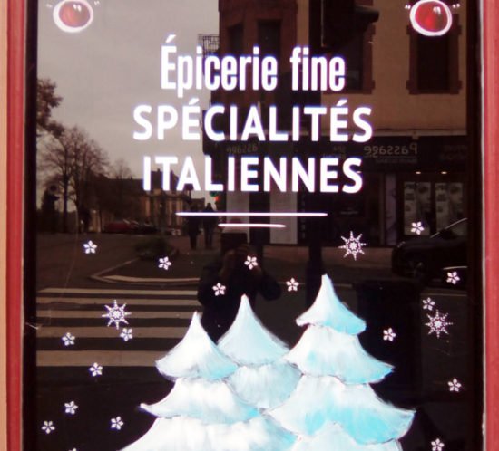 peinture-sur-vitrine-italia-del-gusto-sarreguemines-hiver-2019-amelie-hanebna-artiste-decoratrice